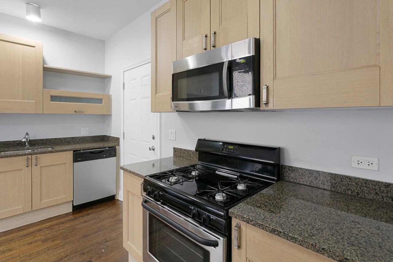 7526-7530 N Seeley Avenue - Photo 4 of 42
