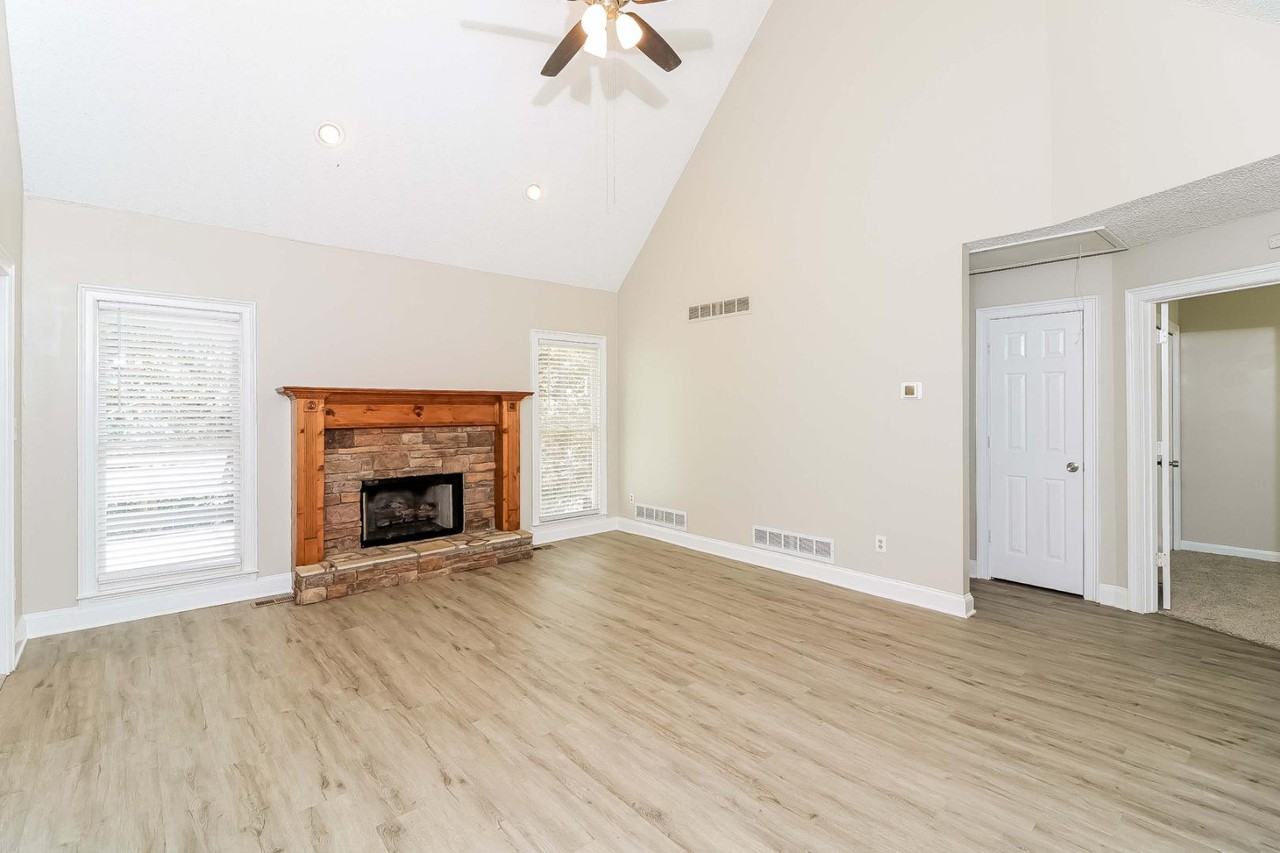 19 Abbey Ln - Photo 2 of 10