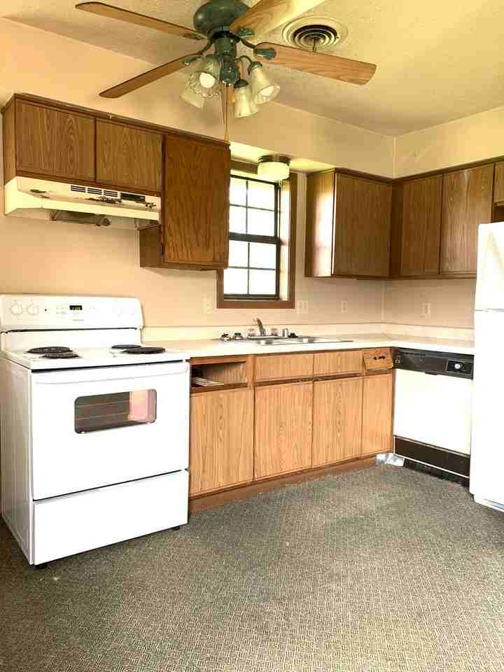 1706 Belt St - Photo 3 of 9