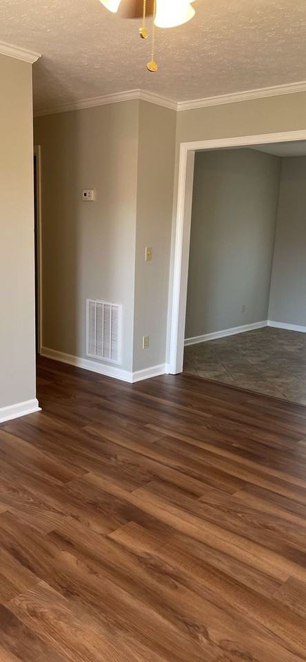 107 Hayfield Sq - Photo 3 of 10