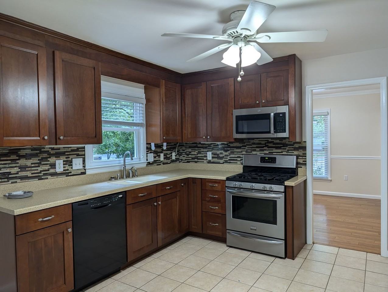 9707 Covedale Dr - Photo 6 of 24