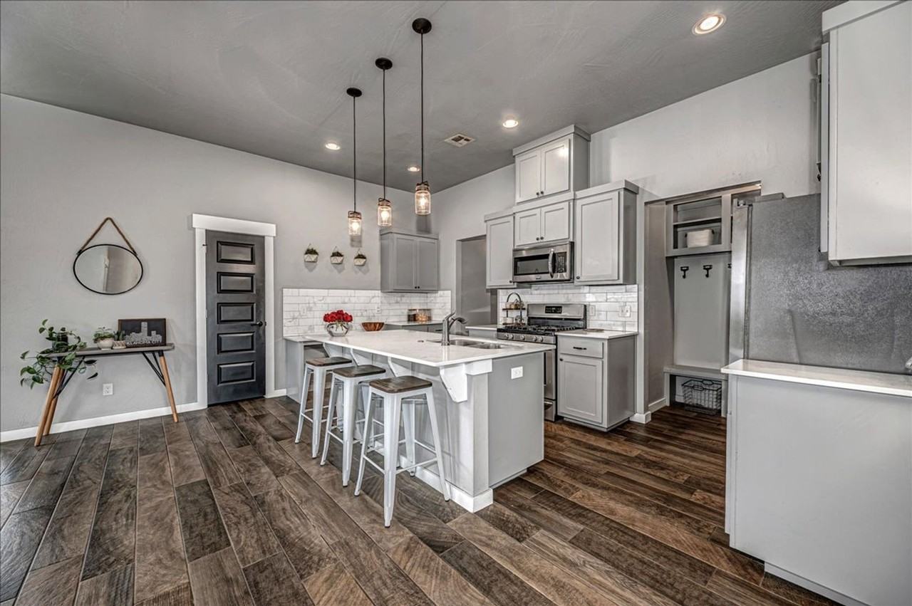 10300 Glover River Dr - Photo 2 of 44