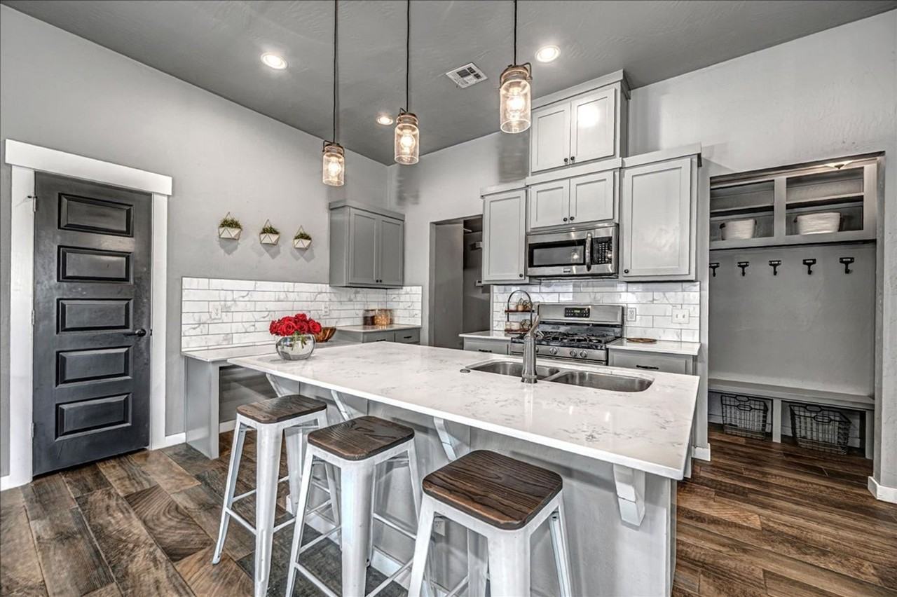 10300 Glover River Dr - Photo 3 of 44