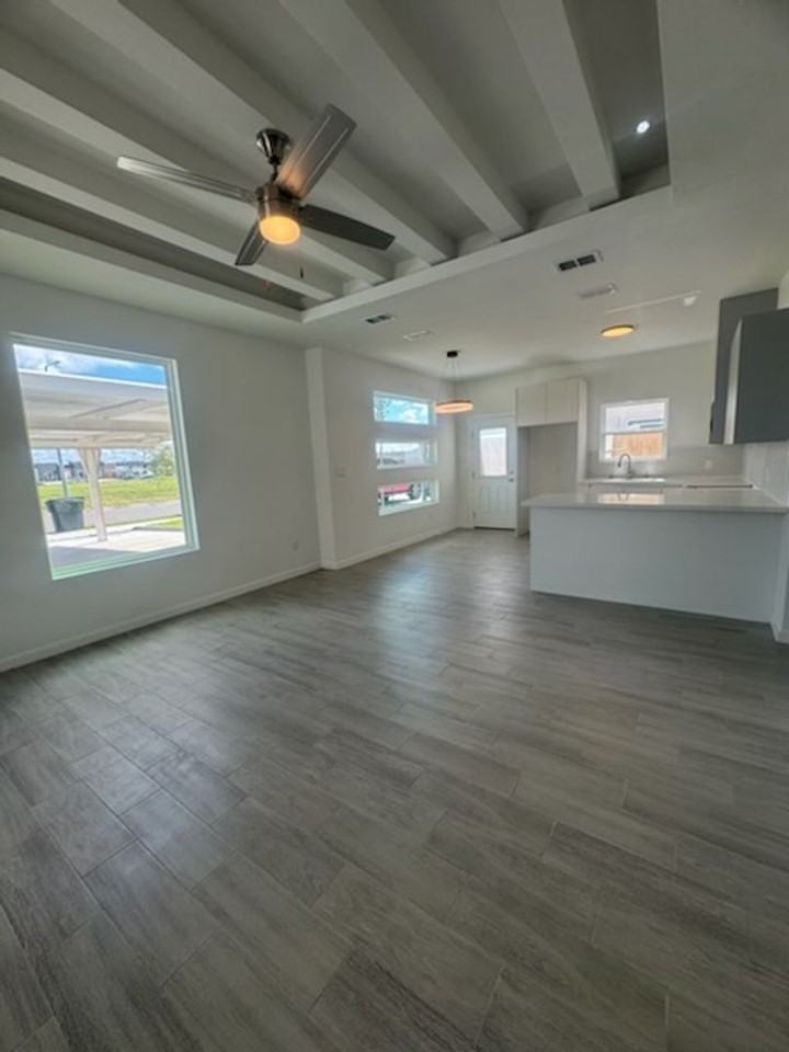 312 W Campeche Ave - Photo 3 of 12