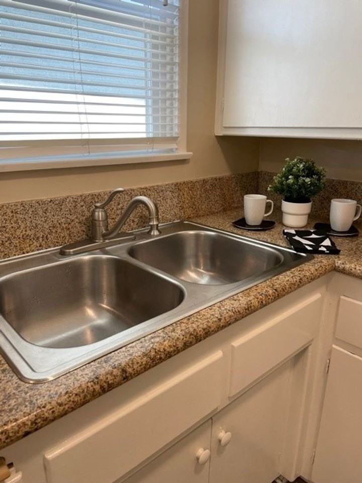 4453 West 159th Street - Photo 4 of 13