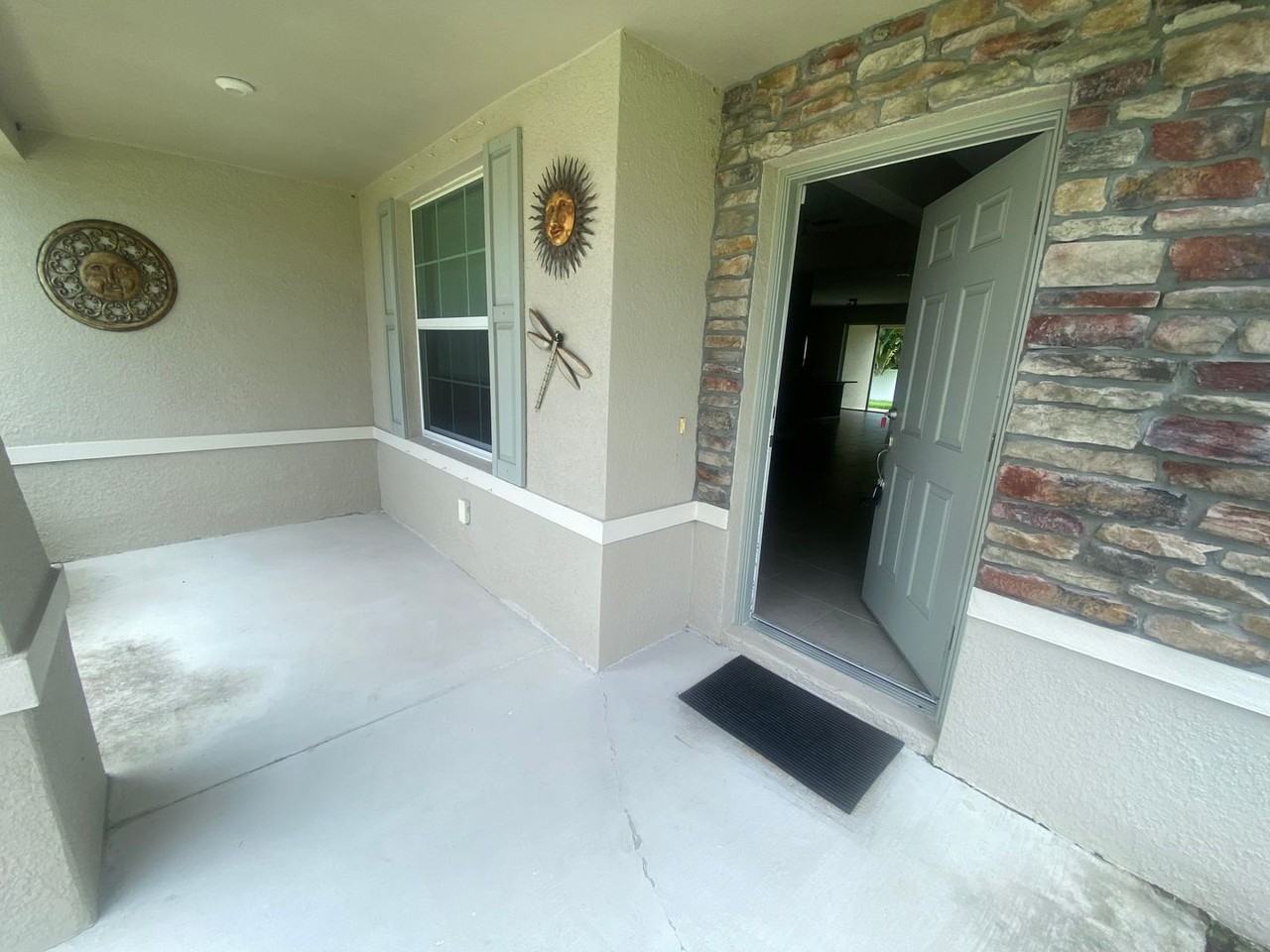 1733 Sw 38th Ln - Photo 3 of 32