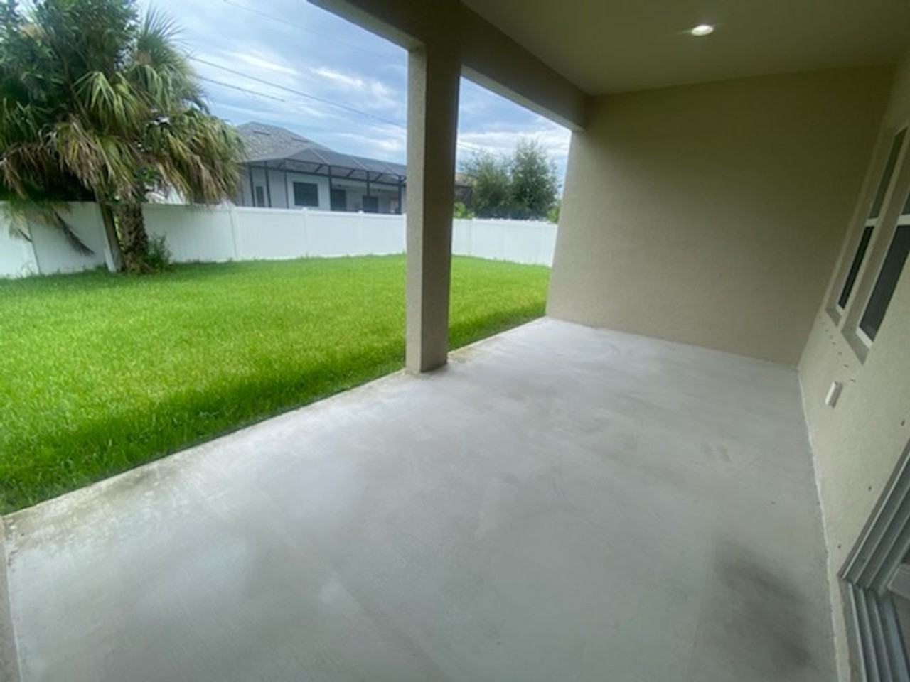 1733 Sw 38th Ln - Photo 4 of 32
