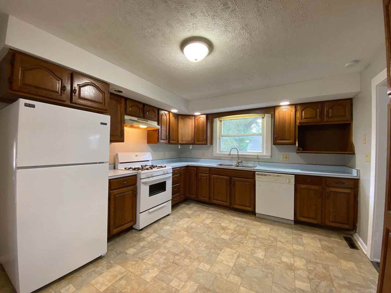 615 W Wilkinson St - Photo 6 of 23