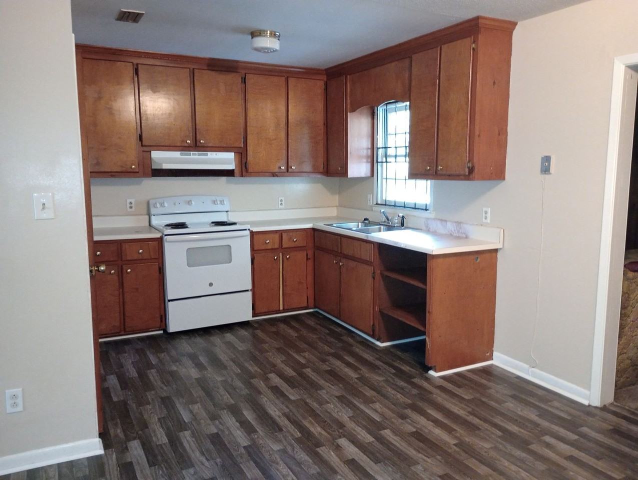 22 Pinetree Cir - Photo 2 of 14