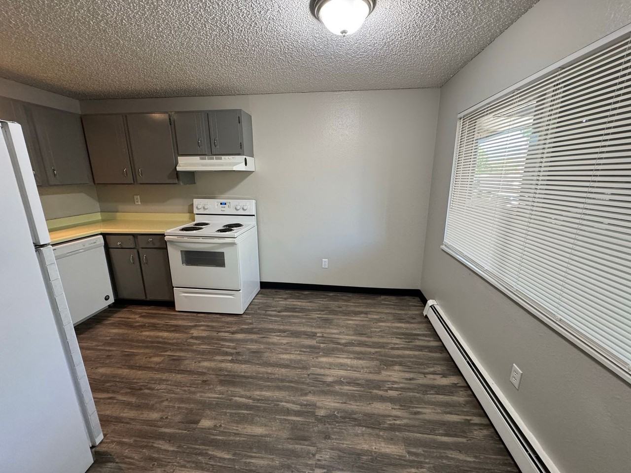 405-415 Saint Vrain Place - Photo 3 of 7