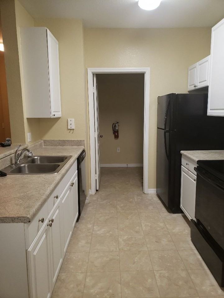 7006 Hemingway Cir - Photo 3 of 8