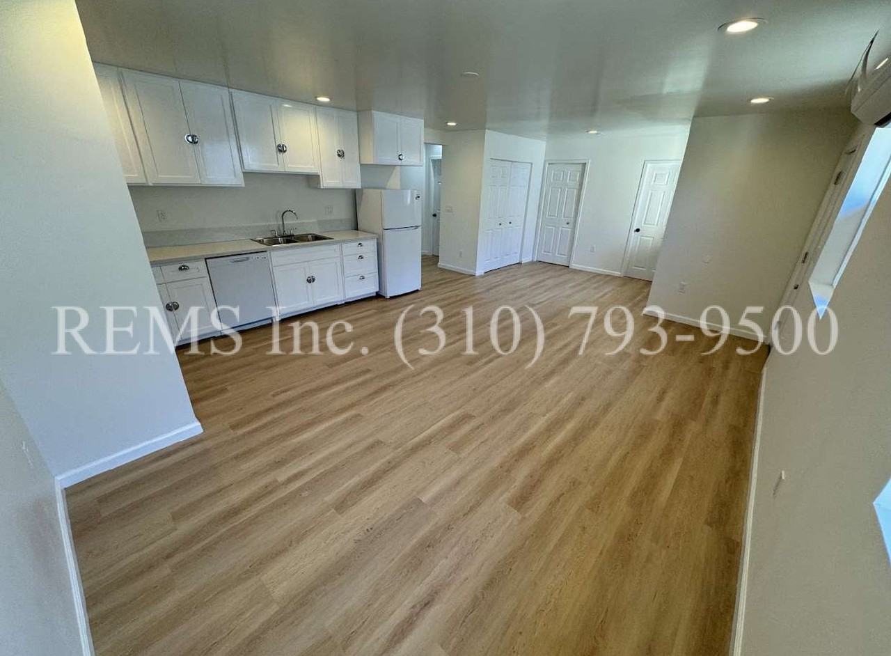 lla01 - Photo 2 of 17