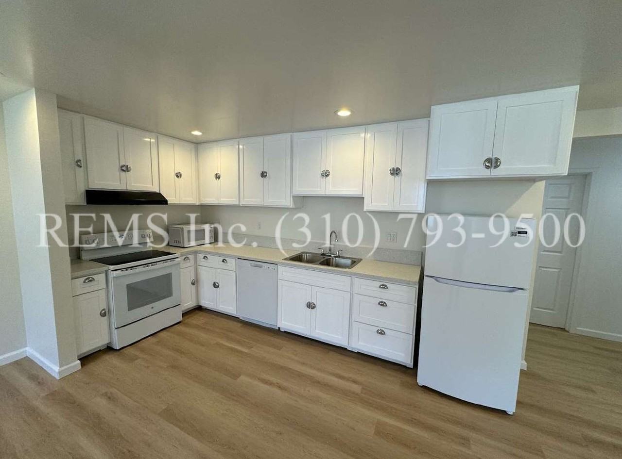 lla01 - Photo 3 of 17