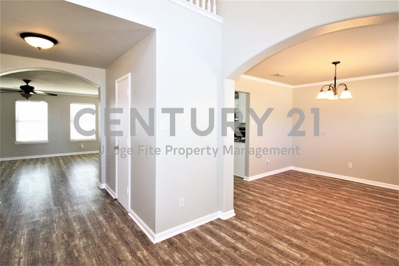 2201 Green Hill Dr - Photo 3 of 11