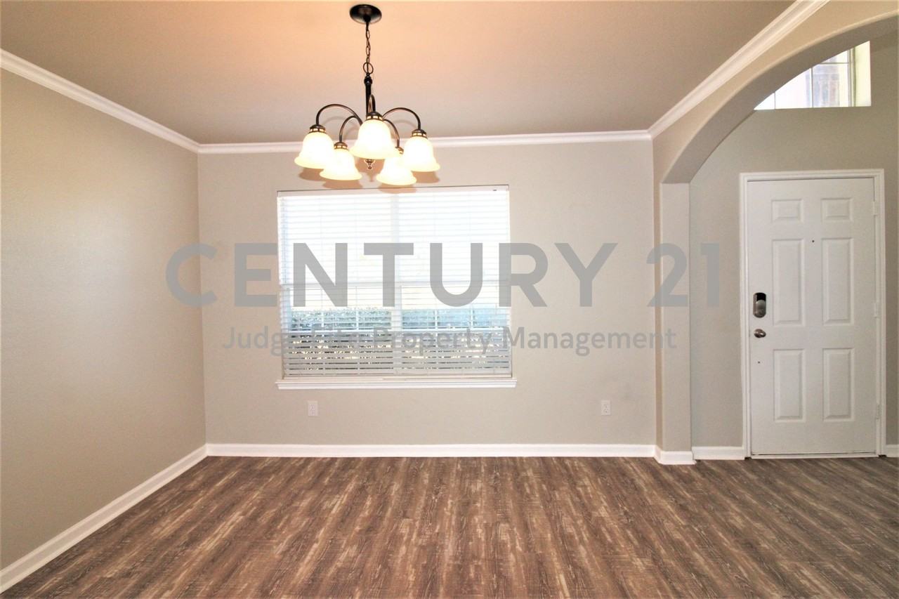 2201 Green Hill Dr - Photo 2 of 11