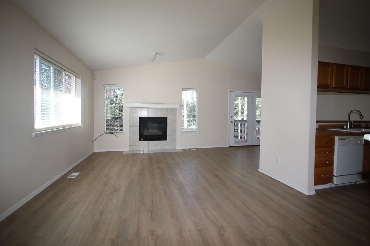 8926 Meadow Park Cir - Photo 7 of 19