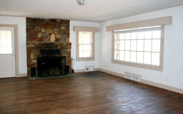 641 Crest Rd - Photo 2 of 5