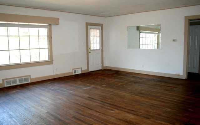 641 Crest Rd - Photo 3 of 5