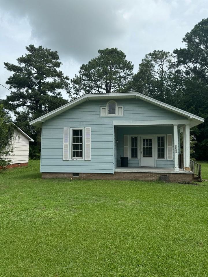 1235 Ferndale Ln - Photo 2 of 14