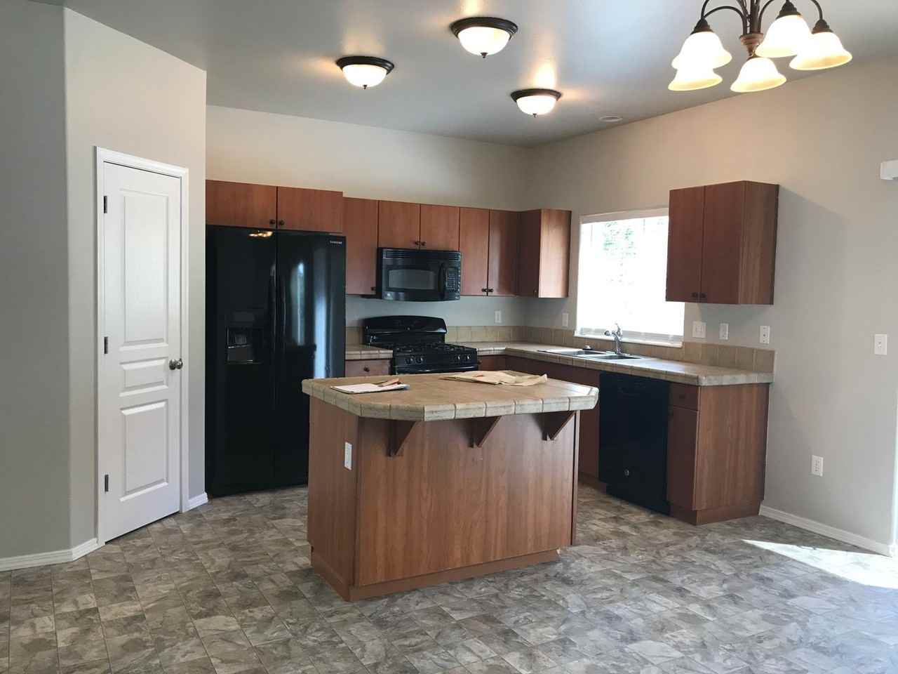 652 Ne Mason Rd - Photo 3 of 20