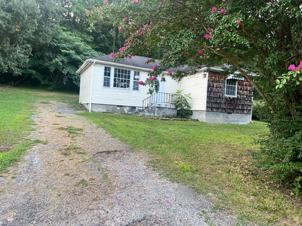 224 Beech St - Photo 3 of 10