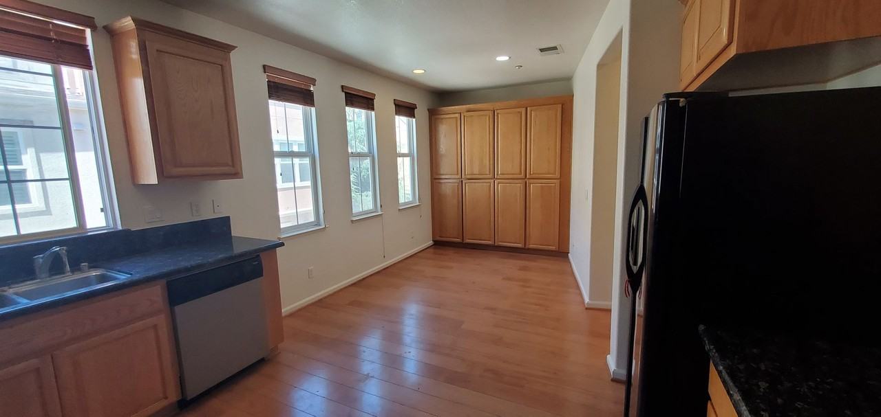 571 Moreland Way - Photo 5 of 29