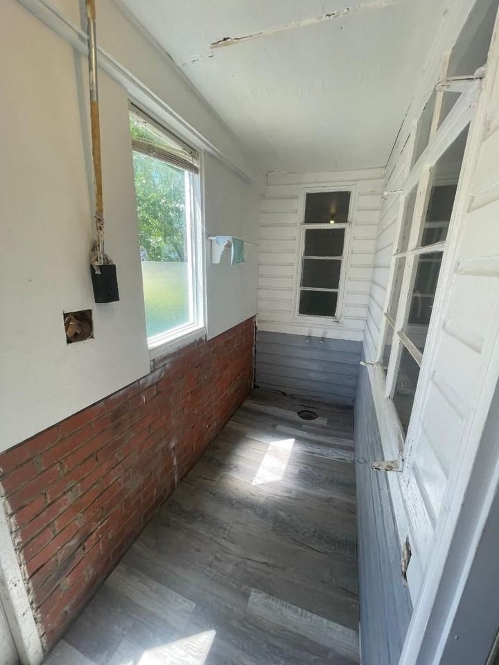 1122 Arkansas St - Photo 2 of 9