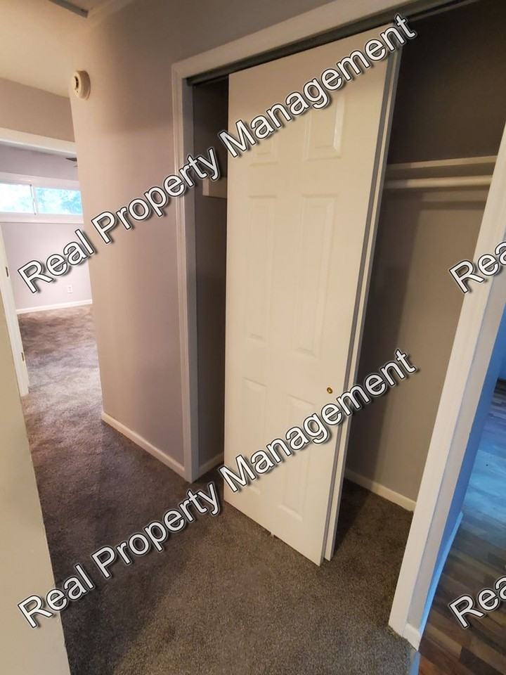 7813 White Oak Ln - Photo 3 of 15