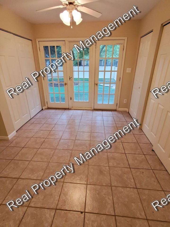 7813 White Oak Ln - Photo 7 of 15