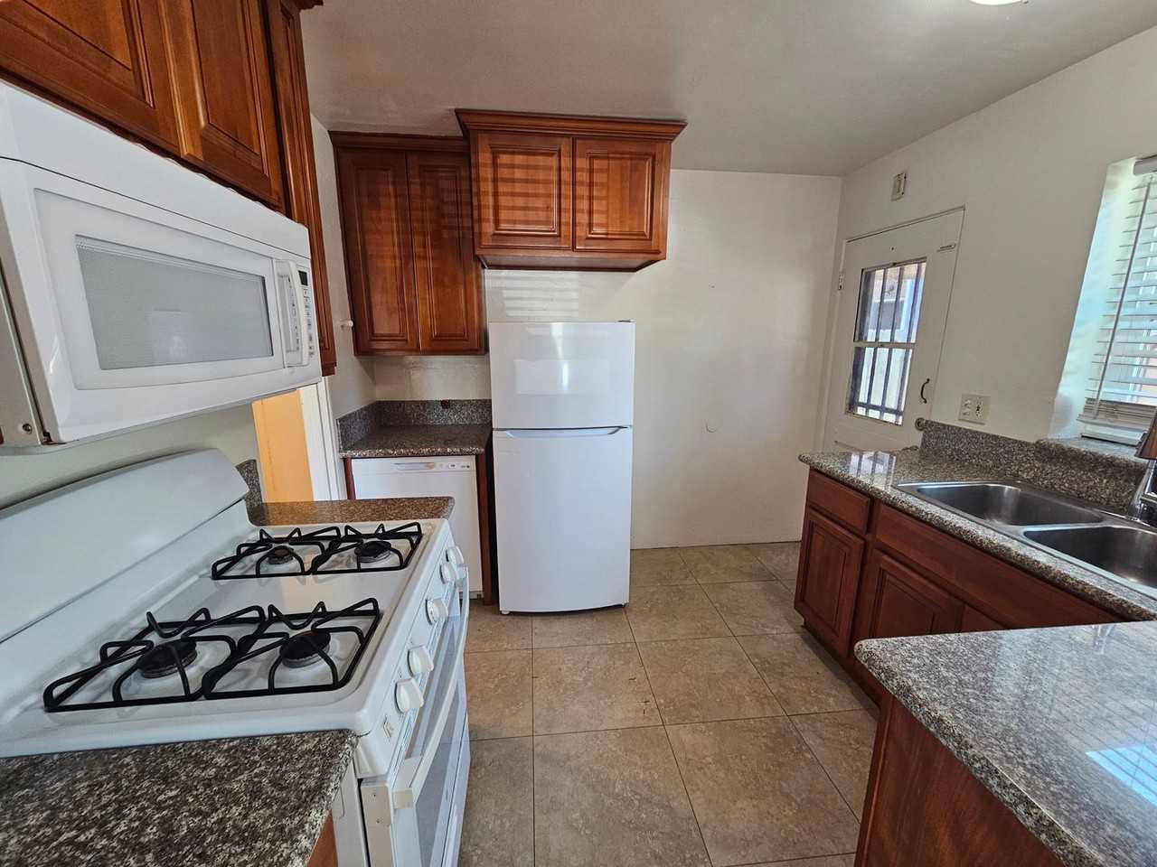 4539-41 54th - Photo 3 of 11