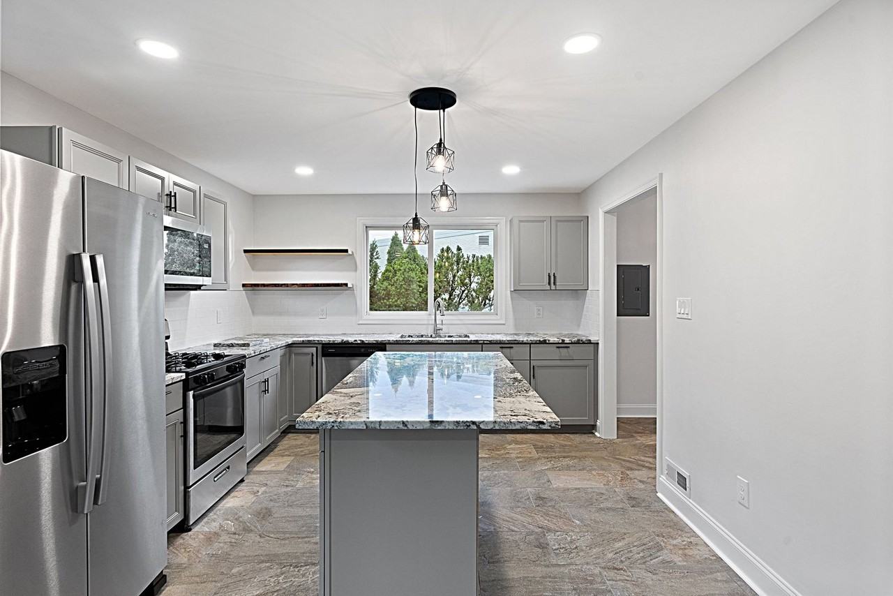 409 Maiden Ln - Photo 3 of 33