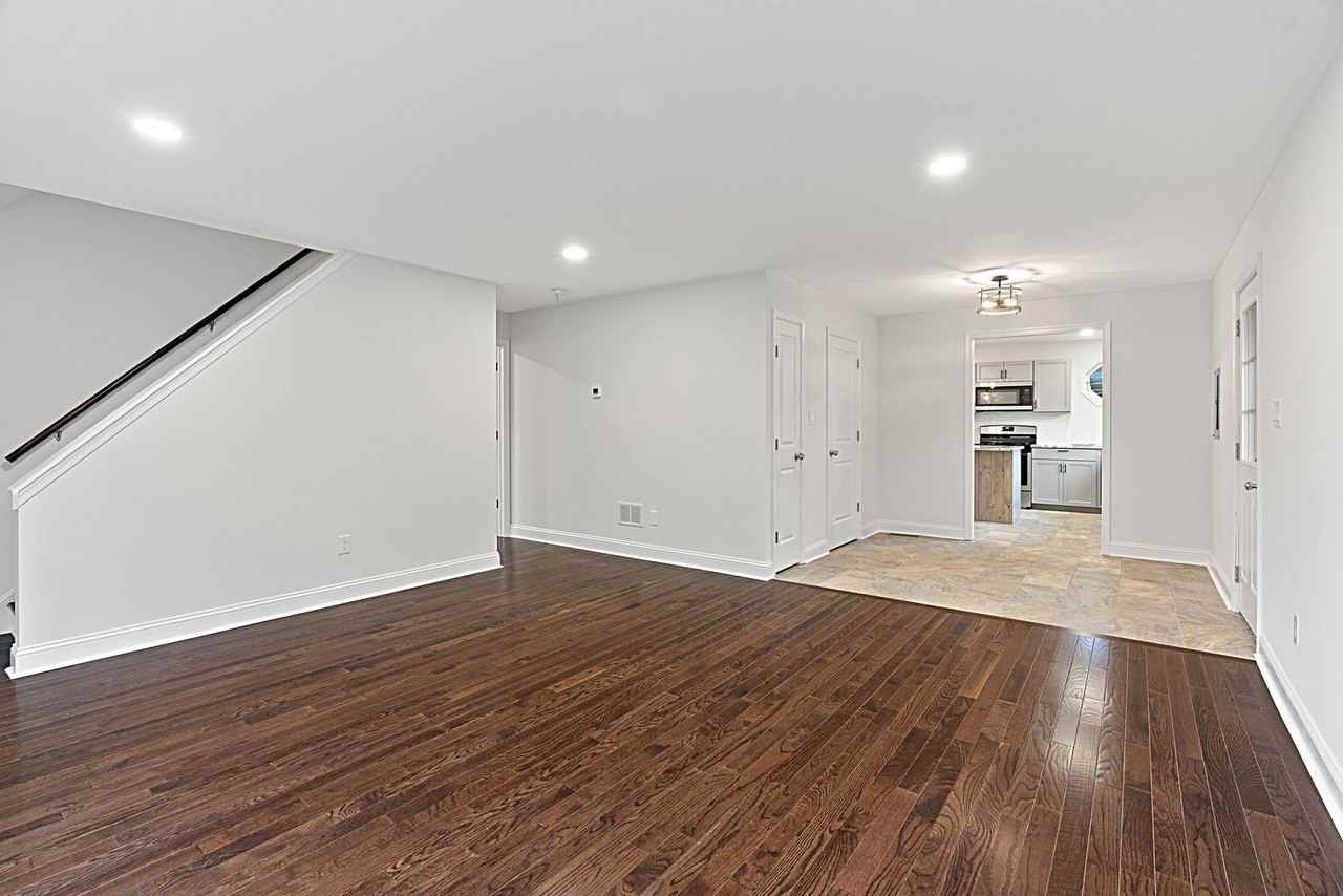409 Maiden Ln - Photo 6 of 33