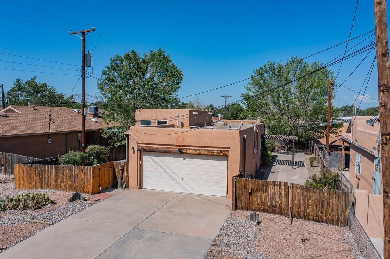 1515 Madeira Dr Ne - Photo 2 of 48