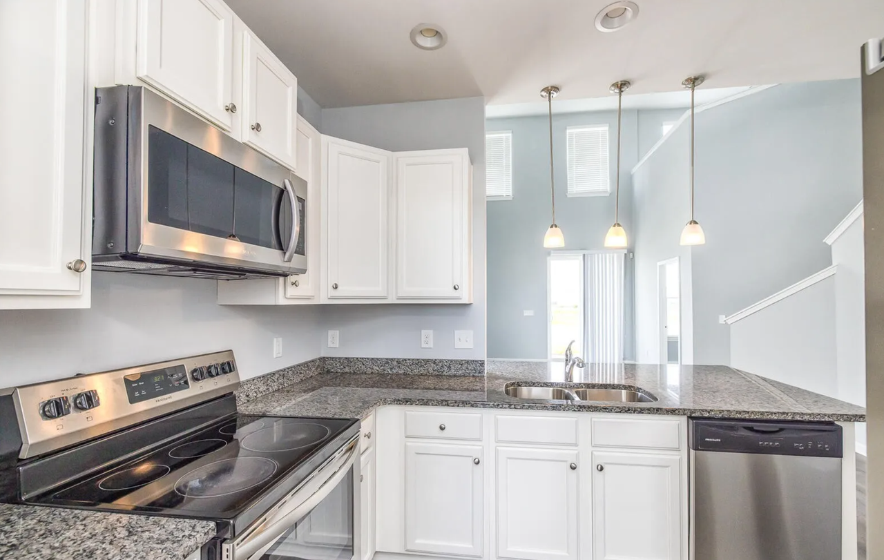 580 Orbison Dr - Photo 3 of 10