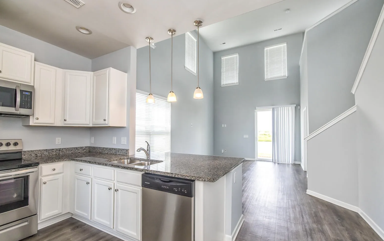 580 Orbison Dr - Photo 2 of 10