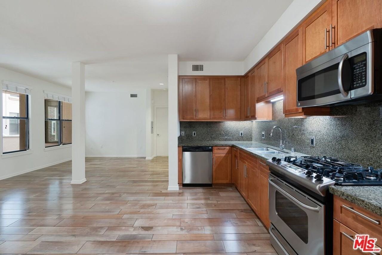 128 Orange Ct - Photo 2 of 34