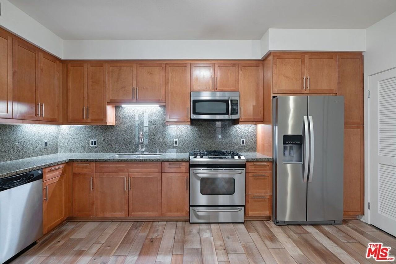 128 Orange Ct - Photo 3 of 34