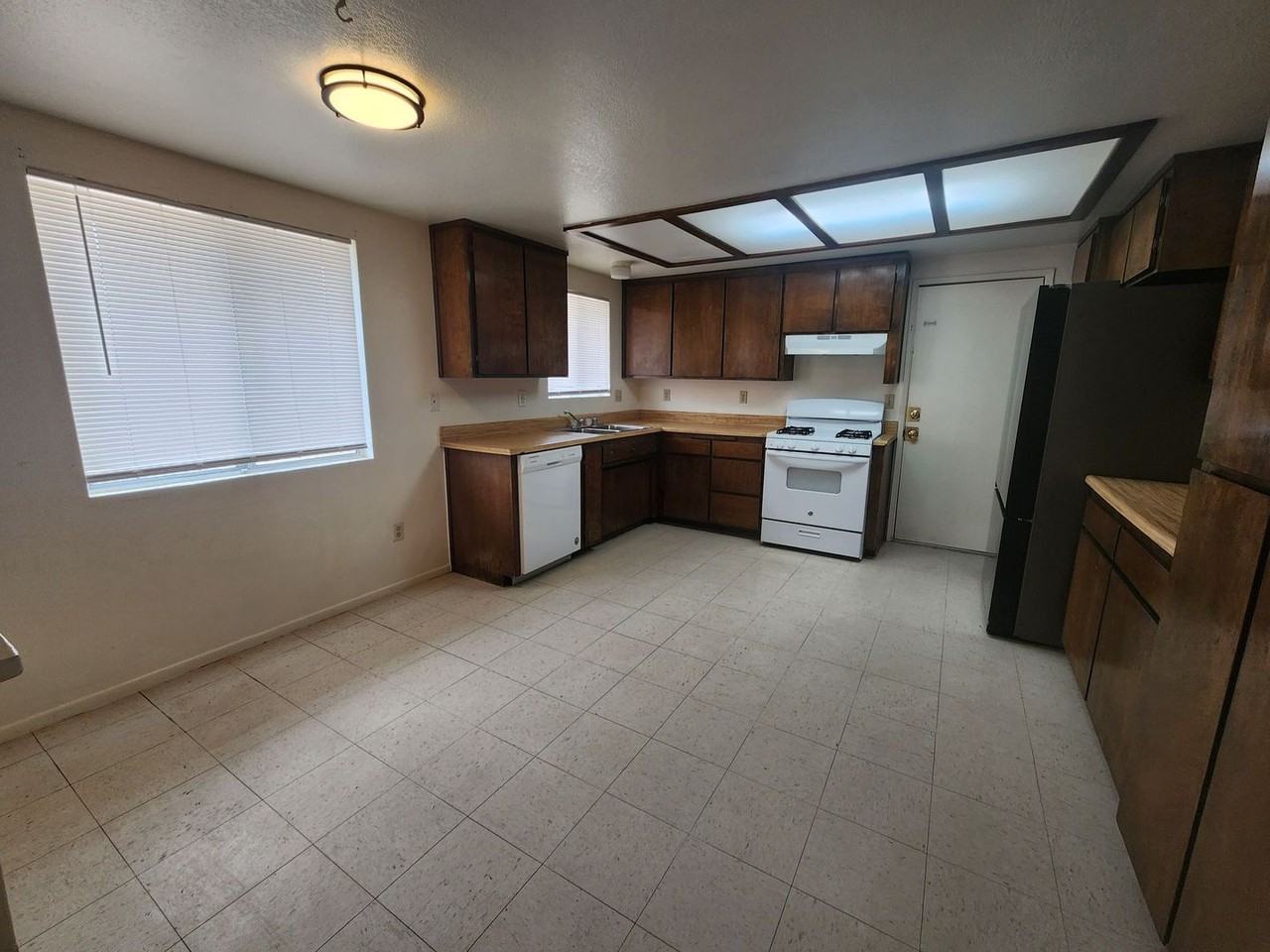 73572 Cactus Dr - Photo 3 of 12