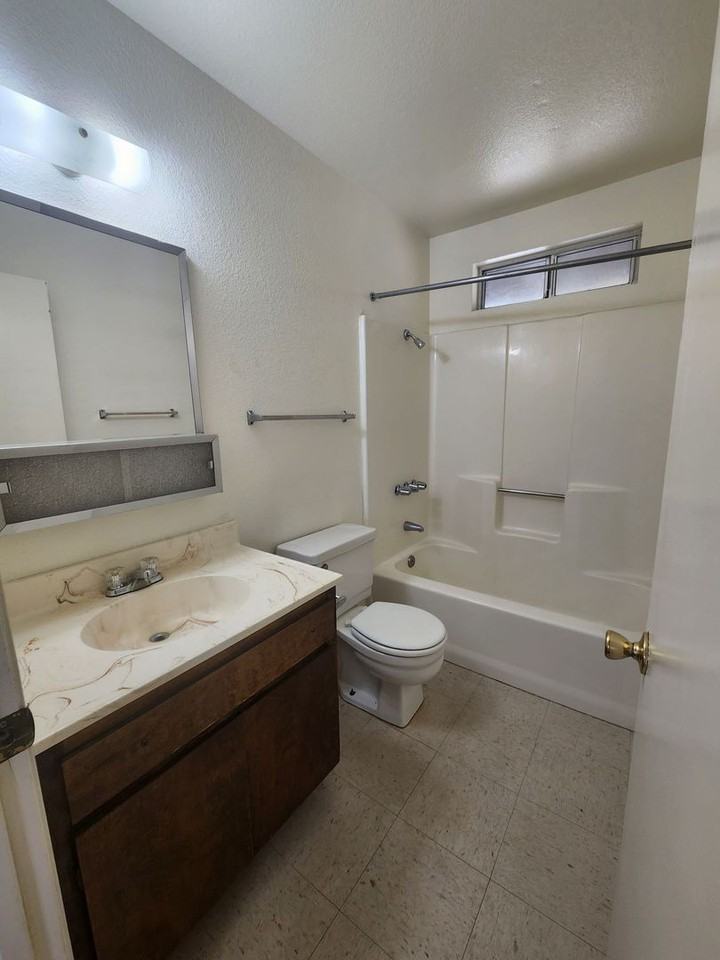 73572 Cactus Dr - Photo 6 of 12