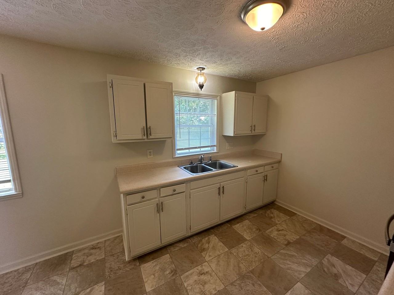 6517 Portsmouth Dr - Photo 6 of 25