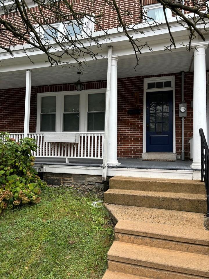 144 E Ross St - Photo 2 of 29