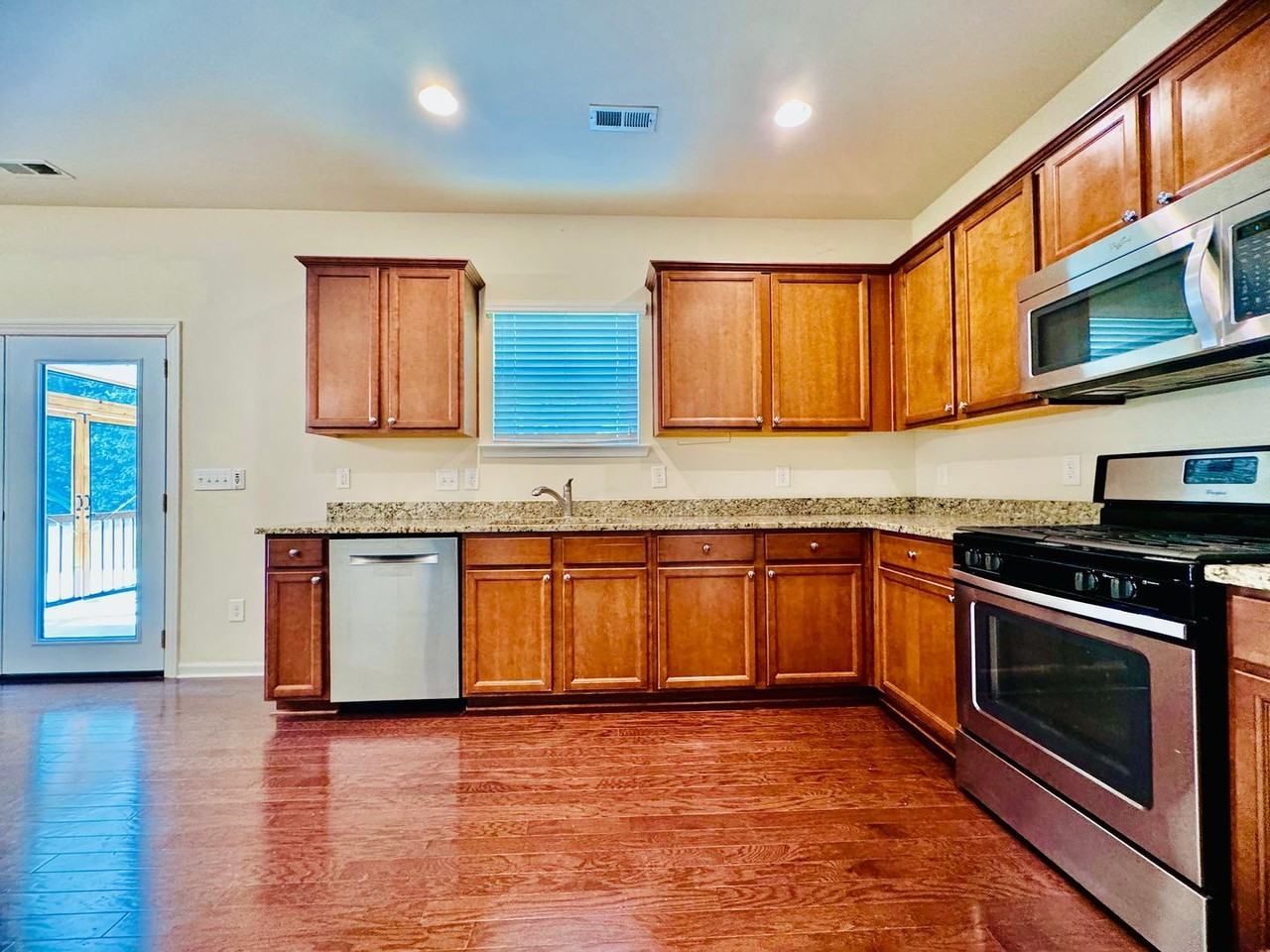 640 Collington Dr - Photo 5 of 19