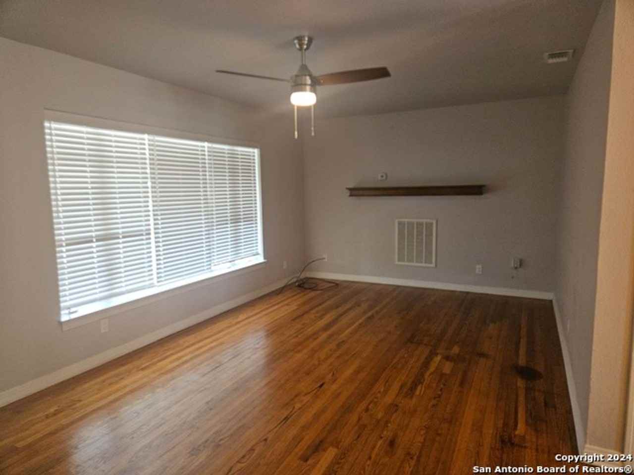 131 Bethany Pl - Photo 3 of 15