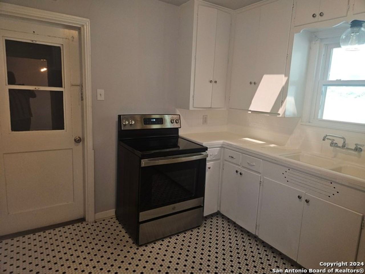 131 Bethany Pl - Photo 7 of 15