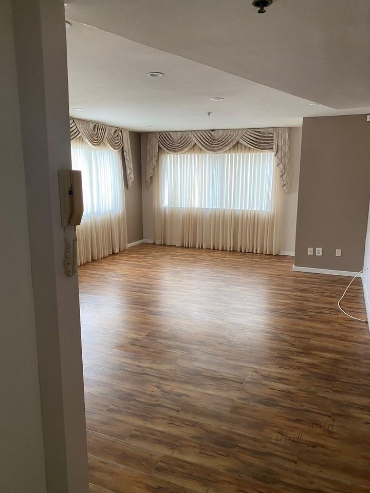 1049 Rosedale Ave #1 - Photo 2 of 8