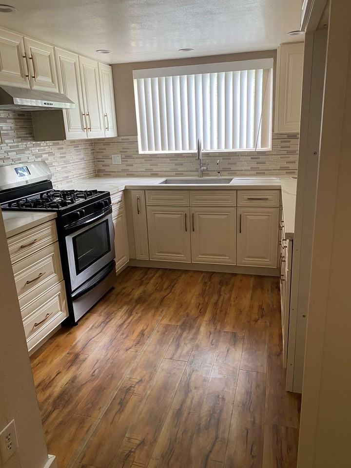 1049 Rosedale Ave #1 - Photo 3 of 8