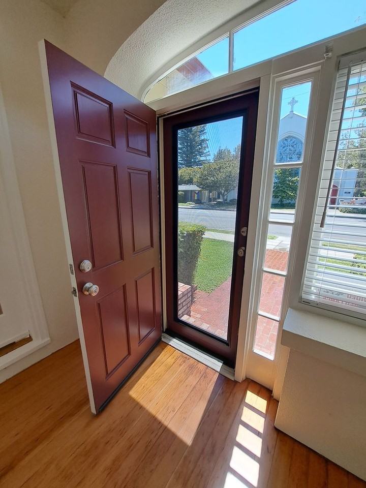 1938 3rd St - Photo 3 of 33