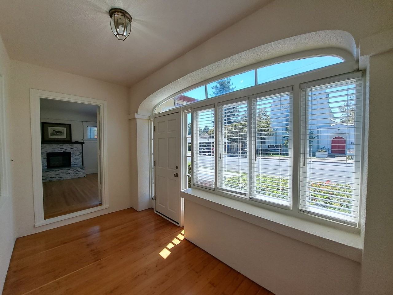 1938 3rd St - Photo 5 of 33