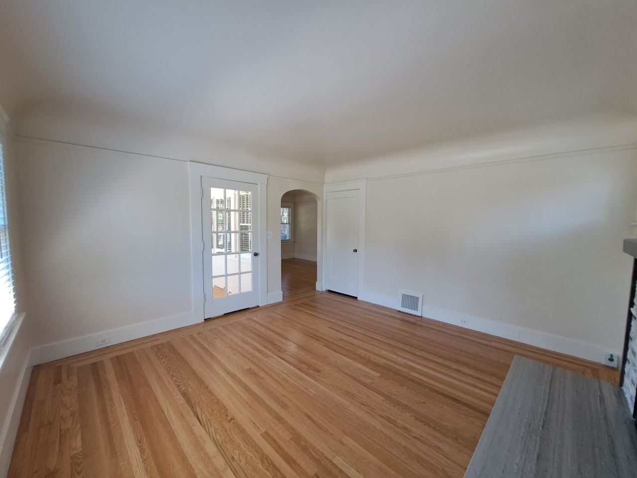 1938 3rd St - Photo 7 of 33