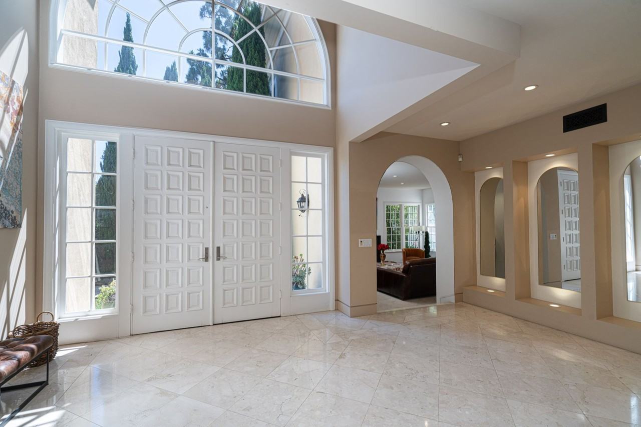 32 Belcourt Dr - Photo 2 of 50